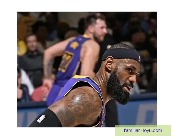 《詹姆斯领衔湖人新赛季备战阵容展望与年轻球员崛起的可能性》